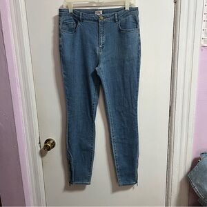 Logo by Lori Goldstein Skinny Zipper Jeans